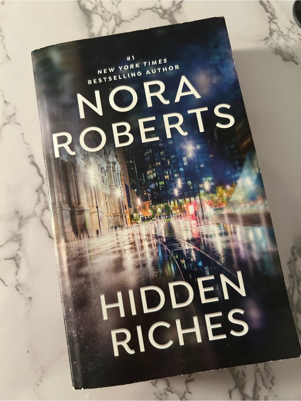 Nora Roberts - Hidden Riches Novel Romance and Mystery